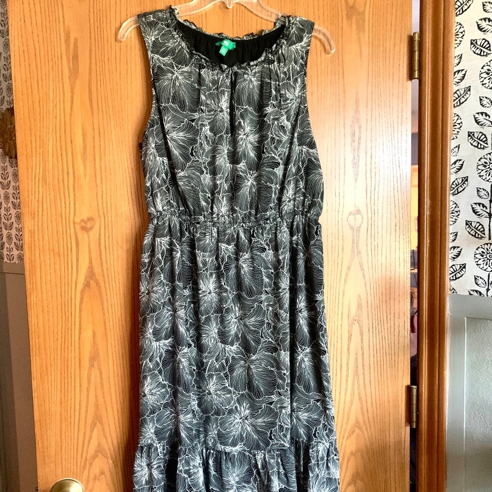 Sleeveless Black and White Floral Midi Dress Fully Lined.